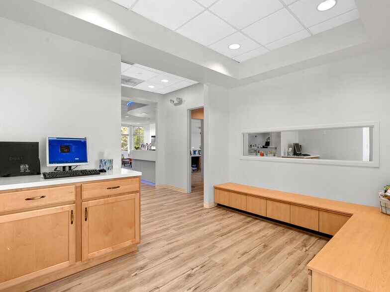 More Photos Of 46165 Westlake Dr, Sterling Medical For Sale