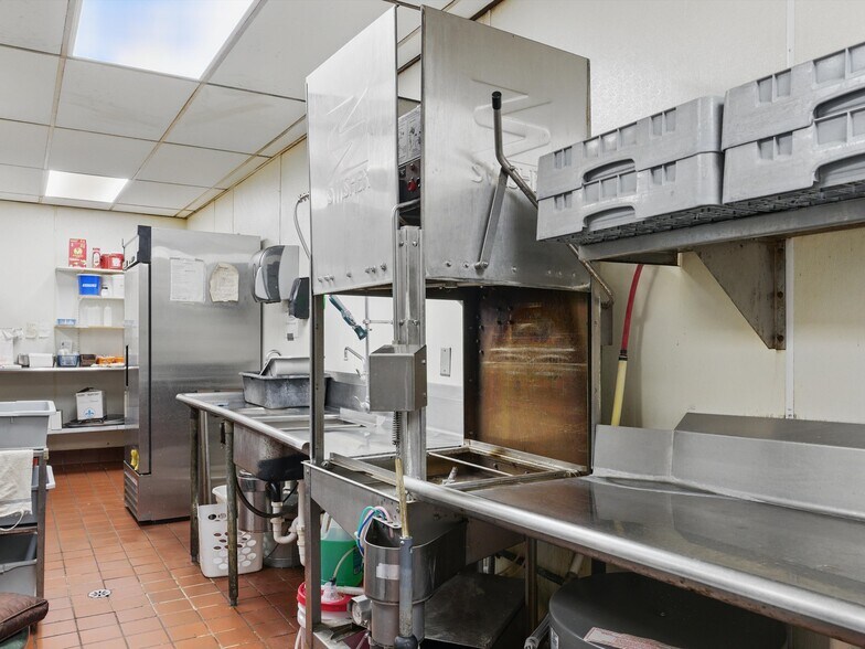 More Photos Of 301 Ellis St, Kewaunee Restaurant For Sale