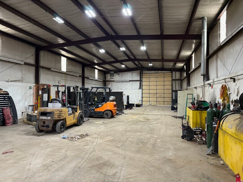 More Photos Of 2015 S Main St, Stuttgart Warehouse For Sale