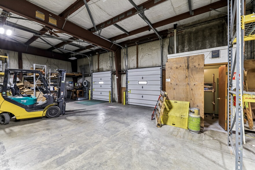 More Photos Of 3939 E 14th St, Des Moines Warehouse For Sale