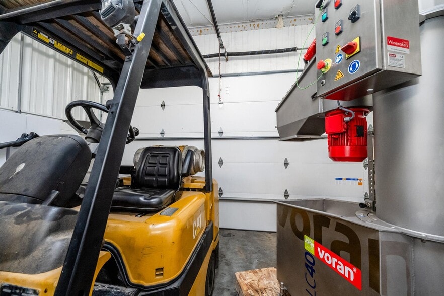 More Photos Of 641 S Crystal Ave, Benton Harbor Winery Vineyard For Sale