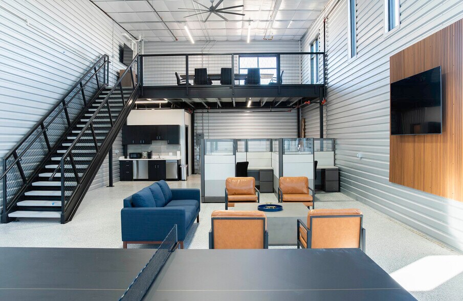 More Photos Of 5378 Ronald Reagan Blvd, Johnstown Flex For Lease