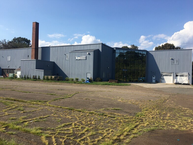 More Photos Of 90 Knothe Ln, Westbrook Manufacturing For Sale