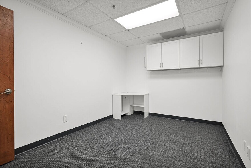 More Photos Of 2691 E Oakland Park Blvd, Fort Lauderdale Office Residential For Lease