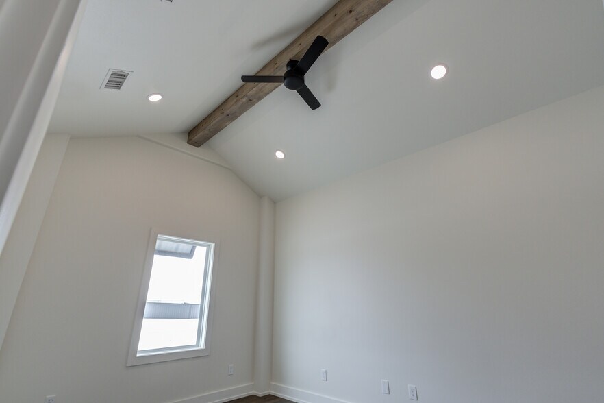 More Photos Of 8922 County Road 6820, Lubbock Warehouse For Sale