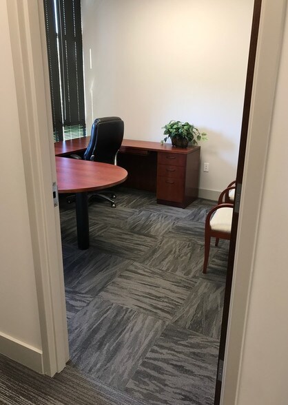 More Photos Of 25 Chatham Ctr S, Savannah Office Residential For Lease