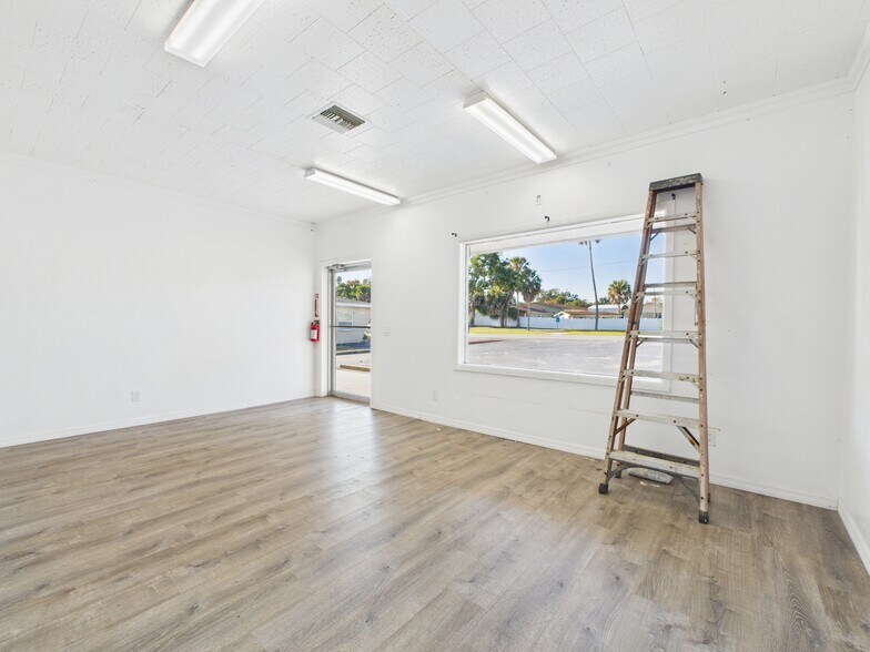 More Photos Of 1 Beverly Hills Blvd, Beverly Hills General Retail For Sale