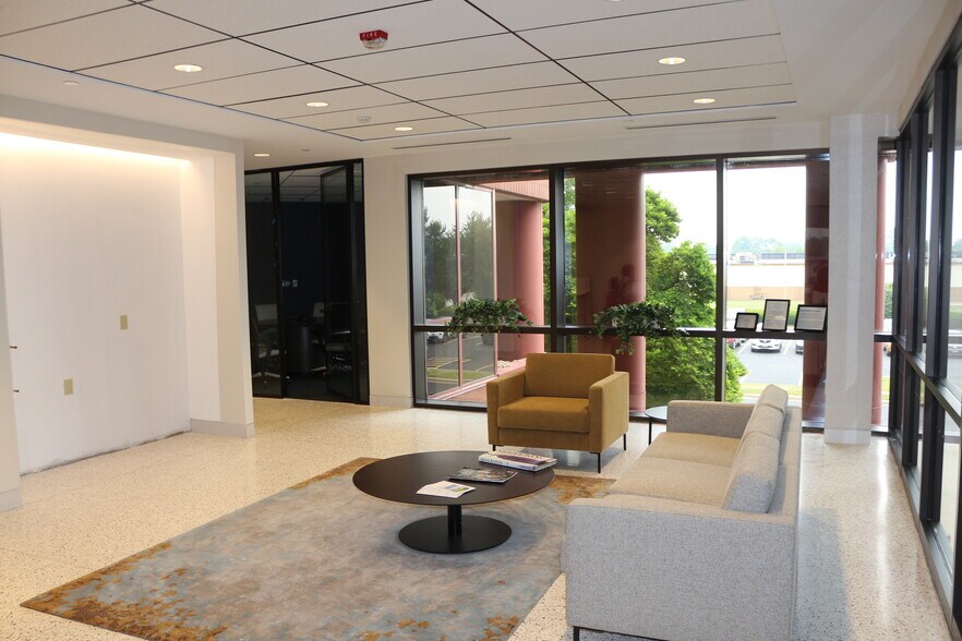 More Photos Of 3201 W White Oaks Dr, Springfield Office For Sale