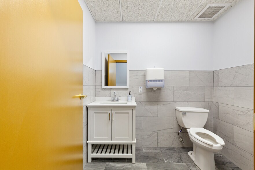 More Photos Of 1025 Berkshire Blvd, Wyomissing Medical For Lease