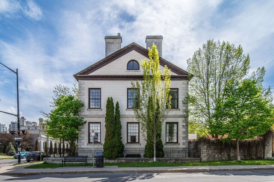 More Photos Of 264 King St E, Kingston Office For Sale