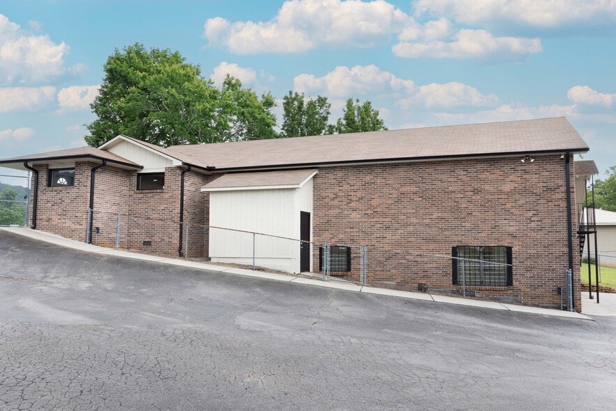 More Photos Of 10022 Rutledge Pike, Knoxville Medical For Sale