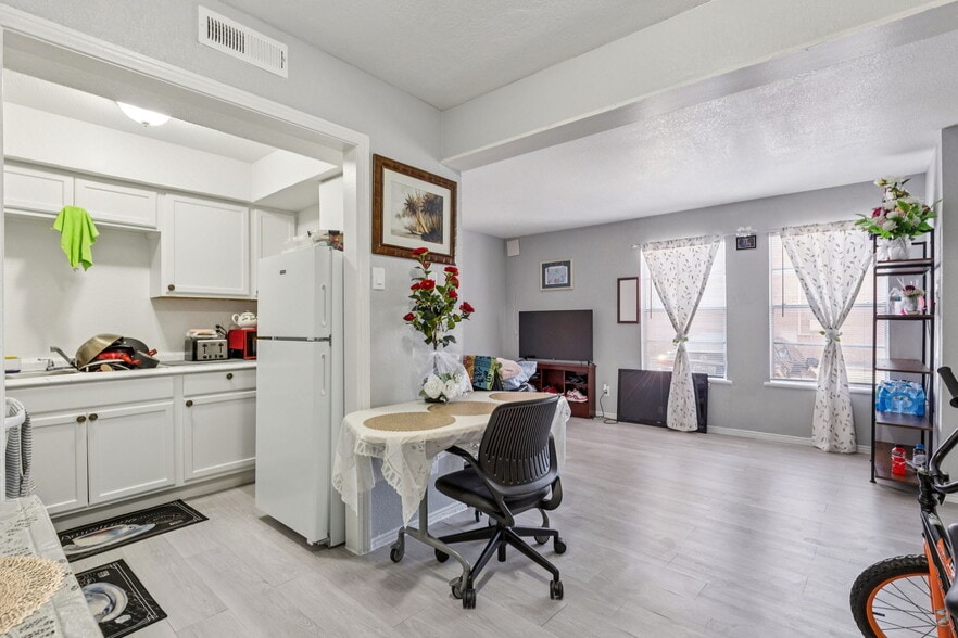 More Photos Of 500 Haley St, Irving Apartments For Sale