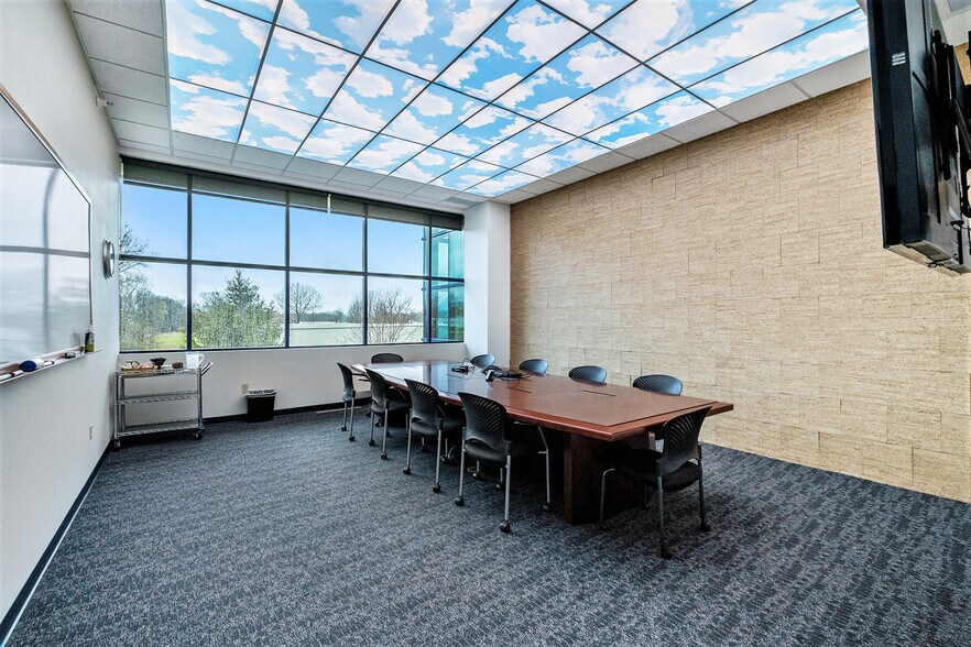 More Photos Of 2021 Wellworth Ave, Jackson Warehouse For Sale