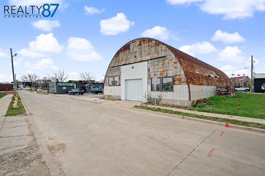 More Photos Of 44 17th Ave SW, Cedar Rapids Warehouse For Lease