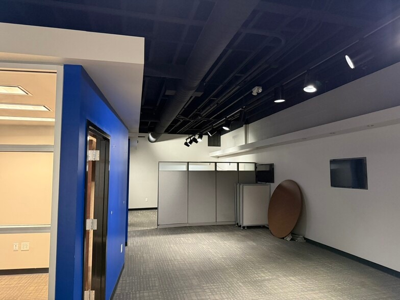 More Photos Of 333 S Jefferson St, Springfield Office For Lease