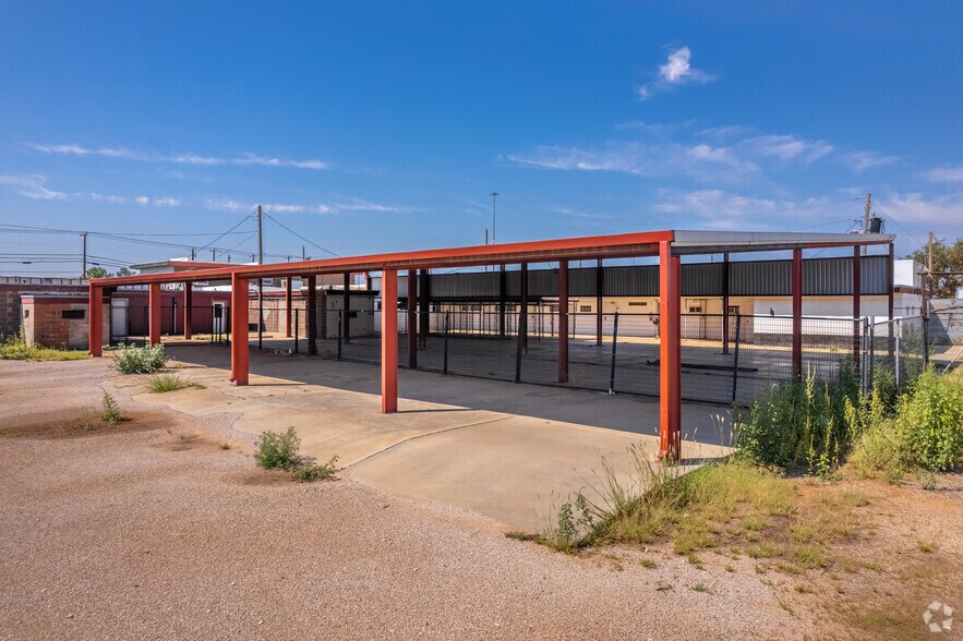 More Photos Of 4606 W Wall St, Midland Flex For Lease