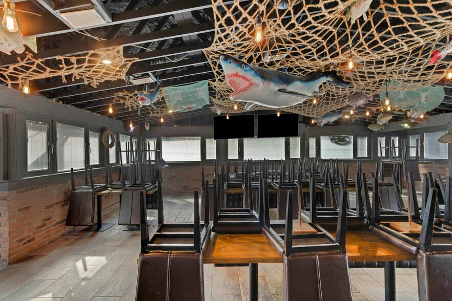 More Photos Of 2901 Tyrone Blvd, Saint Petersburg Restaurant For Sale