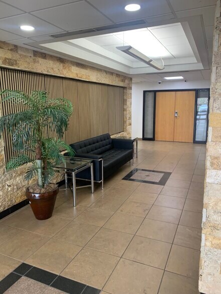 More Photos Of 950 S Winter Park Dr, Casselberry Office For Lease