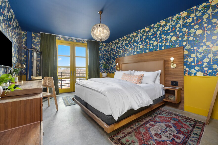 More Photos Of 1123 E 11th St, Austin Hotel For Sale