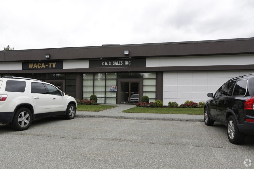 More Photos Of 200 Butterfield Dr, Ashland Warehouse For Lease