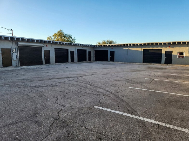 More Photos Of 1151 WaterTower Rd, Lake Park Warehouse For Lease