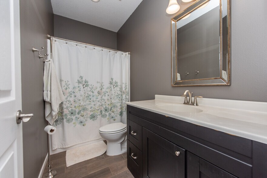 More Photos Of 13603 38th St SW, Belfield Flex For Lease