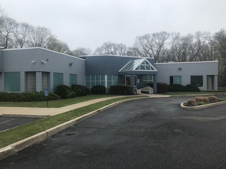 More Photos Of 1333 E Main St, Riverhead Medical For Lease