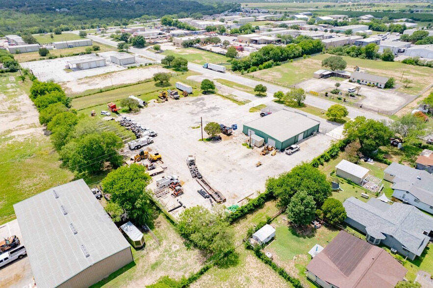 More Photos Of 132 Nell Deane Blvd, Schertz Warehouse For Lease