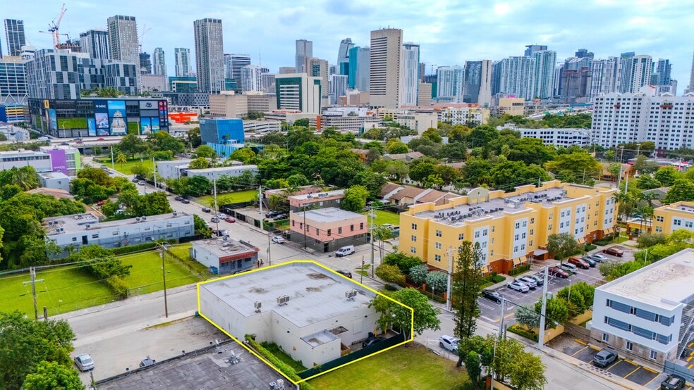 More Photos Of 702 NW 5th Ave, Miami Freestanding For Lease