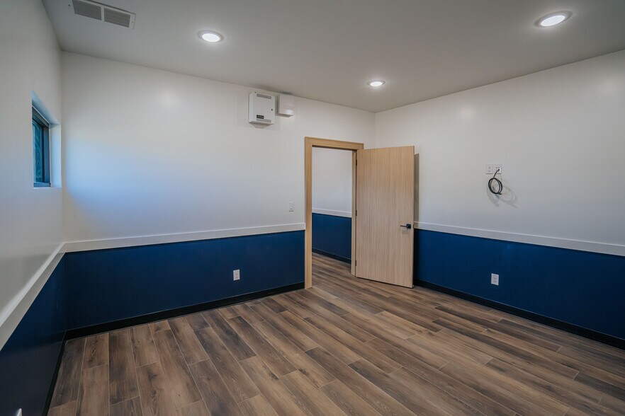 More Photos Of 2603 S Kaufman St, Ennis Industrial For Sale