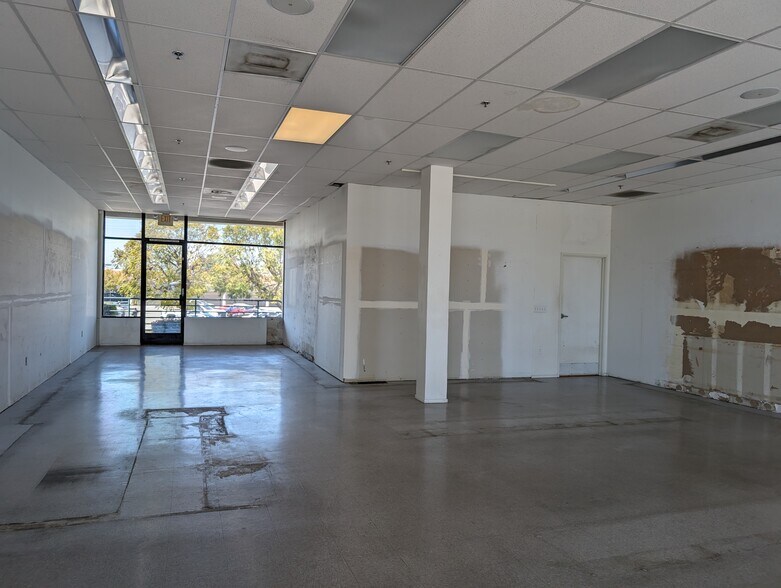 More Photos Of 1739-1783 S Victoria Ave, Ventura Unknown For Lease