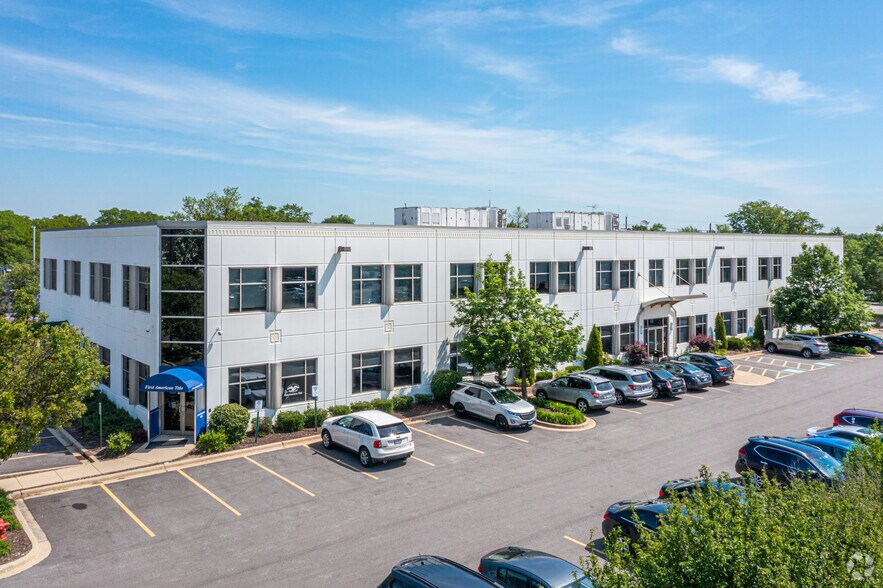 More Photos Of 2400 S Wolf Rd, Westchester Office For Lease