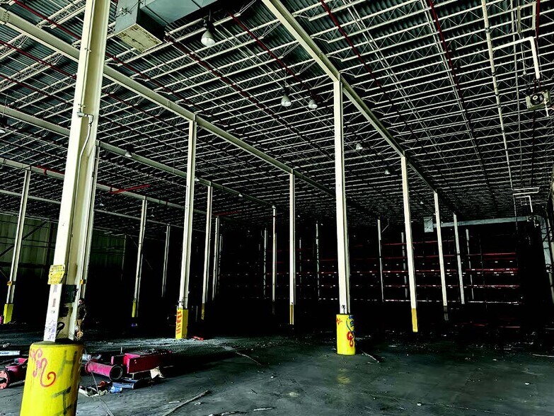 More Photos Of 1930 Tremainsville Rd, Toledo Manufacturing For Sale