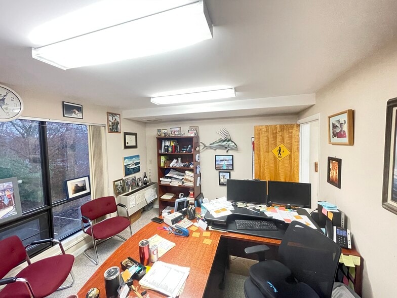 More Photos Of 567 Vauxhall St, Waterford Medical For Sale