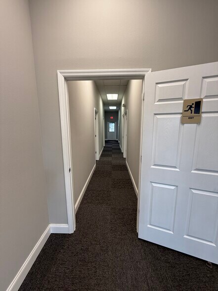 More Photos Of 100 Burnsed Pl, Oviedo Medical For Lease