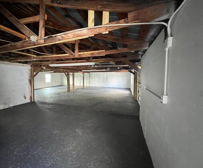 More Photos Of 208 4th St, Fort Myers Warehouse For Lease
