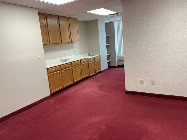 More Photos Of 505-511 5th St, Sioux City Office For Sale