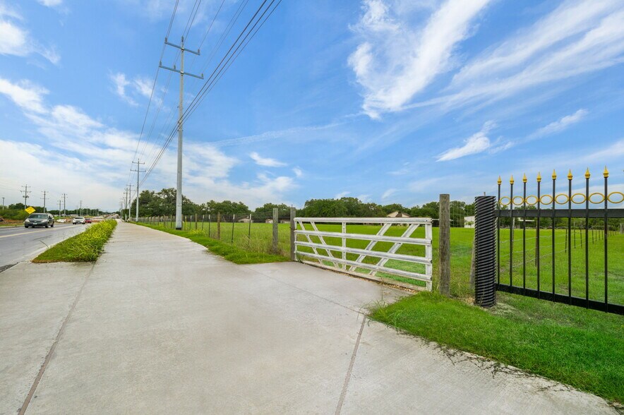 More Photos Of 8210 E FM 1518 N, Schertz Industrial For Sale