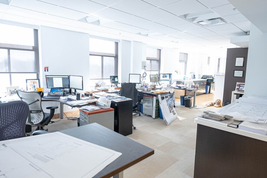 More Photos Of 277 Alexander St, Rochester Office Residential For Lease