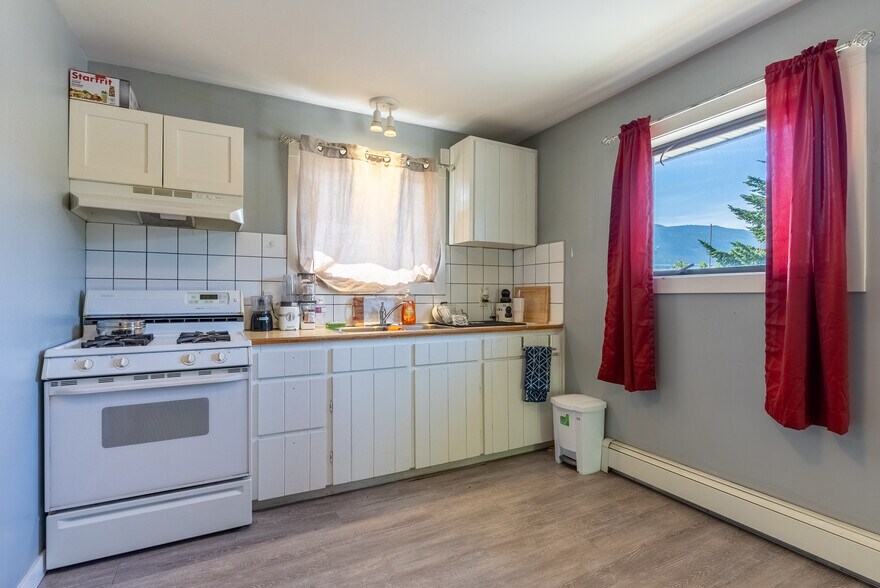 More Photos Of 1801 Chapman St, Merritt Apartments For Sale