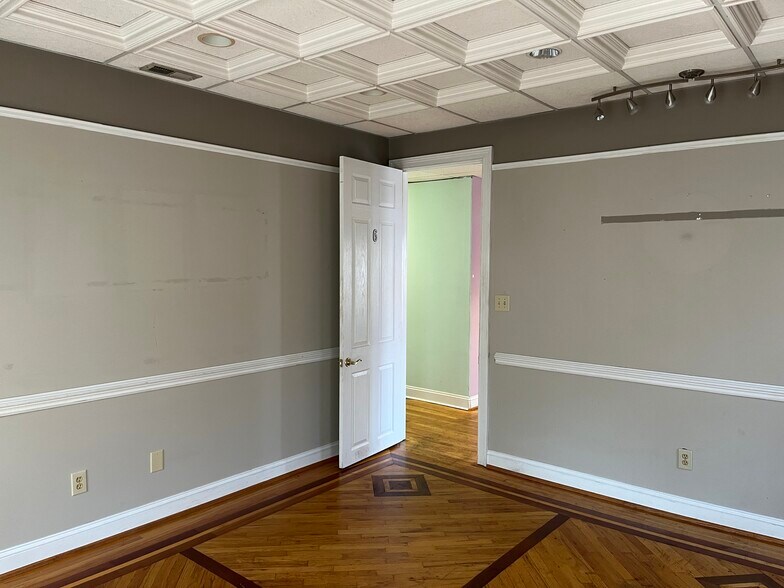 More Photos Of 841 E Main St, Spartanburg Office For Lease