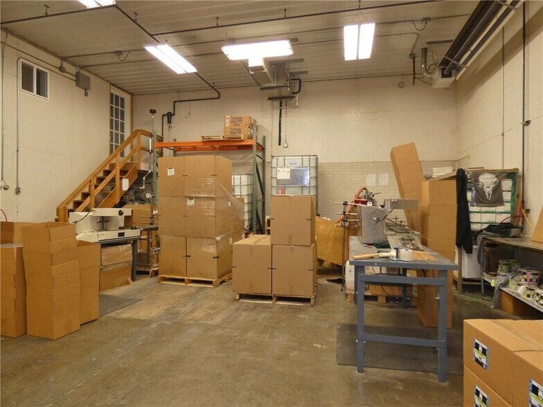 More Photos Of 2284 Graceland dr, Pella Flex For Sale