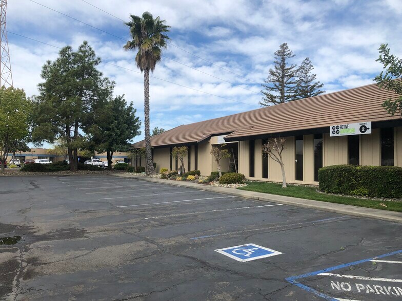 More Photos Of 2045 Hallmark Dr, Sacramento Office For Lease