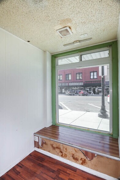 More Photos Of 16 N Main St, Payette Storefront Retail Residential For Sale