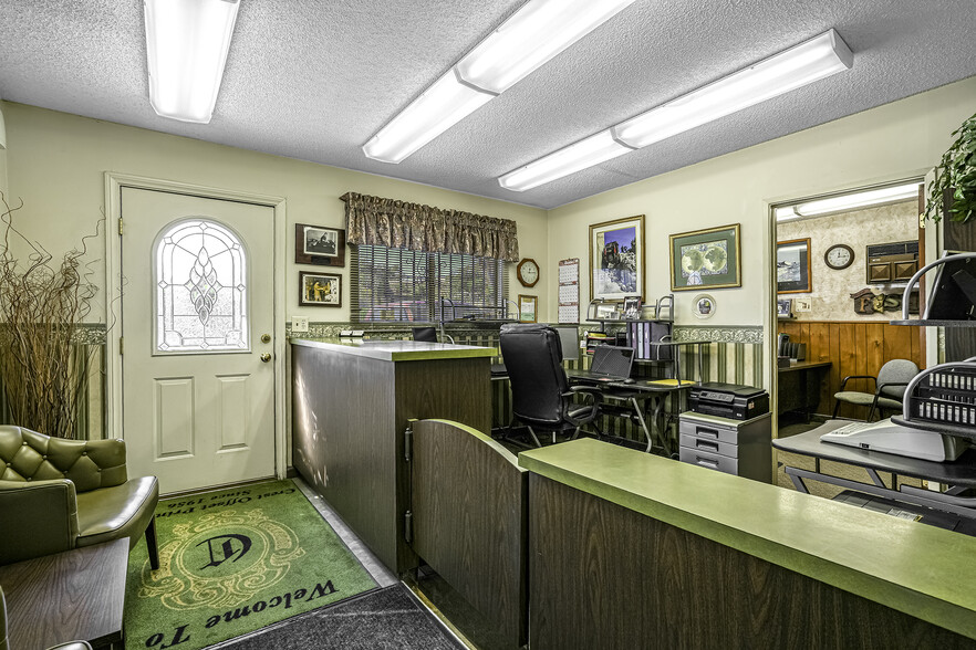 More Photos Of 921 Coolidge Ave, National City Light Manufacturing For Sale