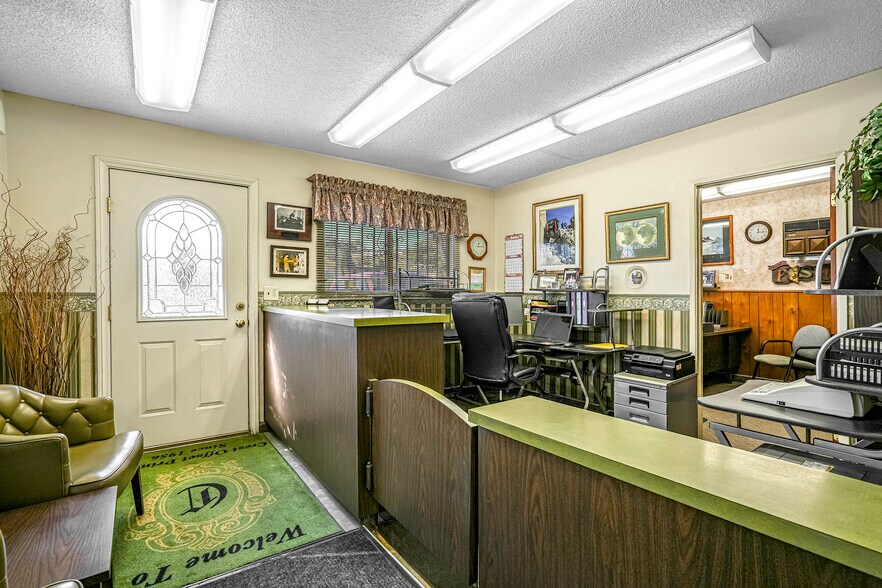 More Photos Of 921 Coolidge Ave, National City Light Manufacturing For Sale