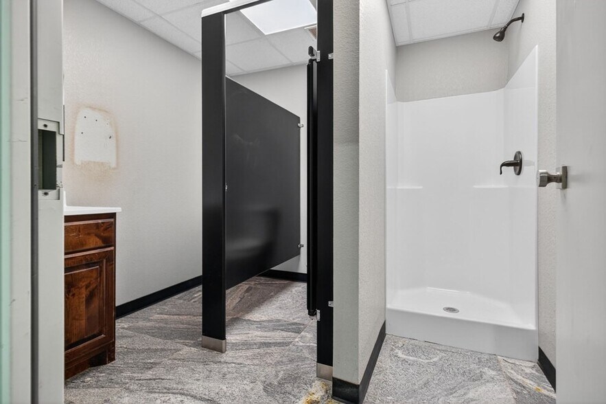 More Photos Of 16751 W Basin St, Odessa Warehouse For Sale