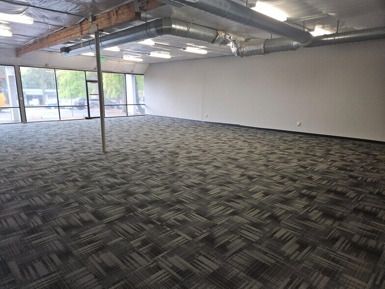 More Photos Of 16027-16029 SE McLoughlin blvd, Milwaukie Freestanding For Lease