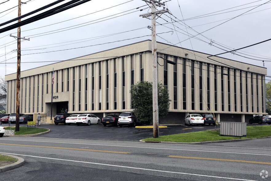 More Photos Of 409 Minnisink Rd, Totowa Office For Lease