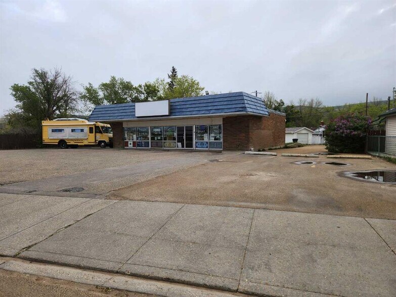 More Photos Of 208 Railway Ave E, Drumheller Convenience Store For Sale